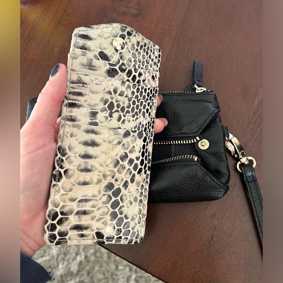 DANIER Leather Wallet with Strap in Black - Picture 6 of 12